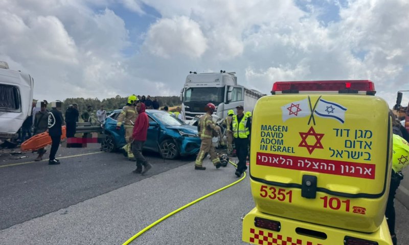 Scene of deadly car crash near Zarzir, May 3, 2026