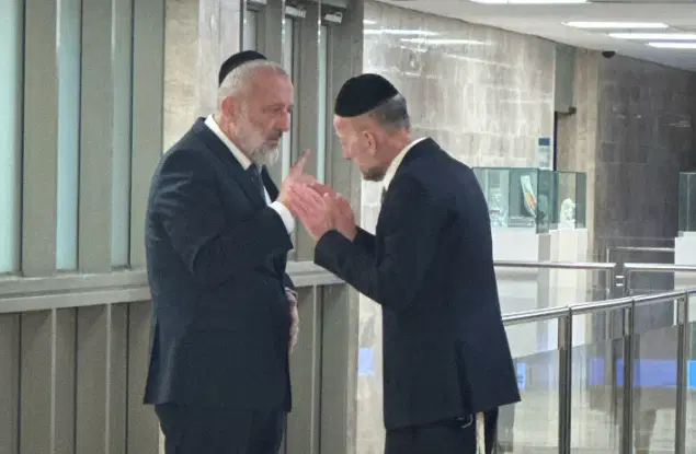 Deri and Uri Maklev in the Kneseet