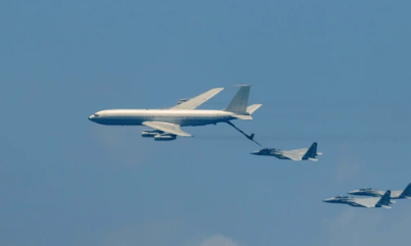 refueling mid-air