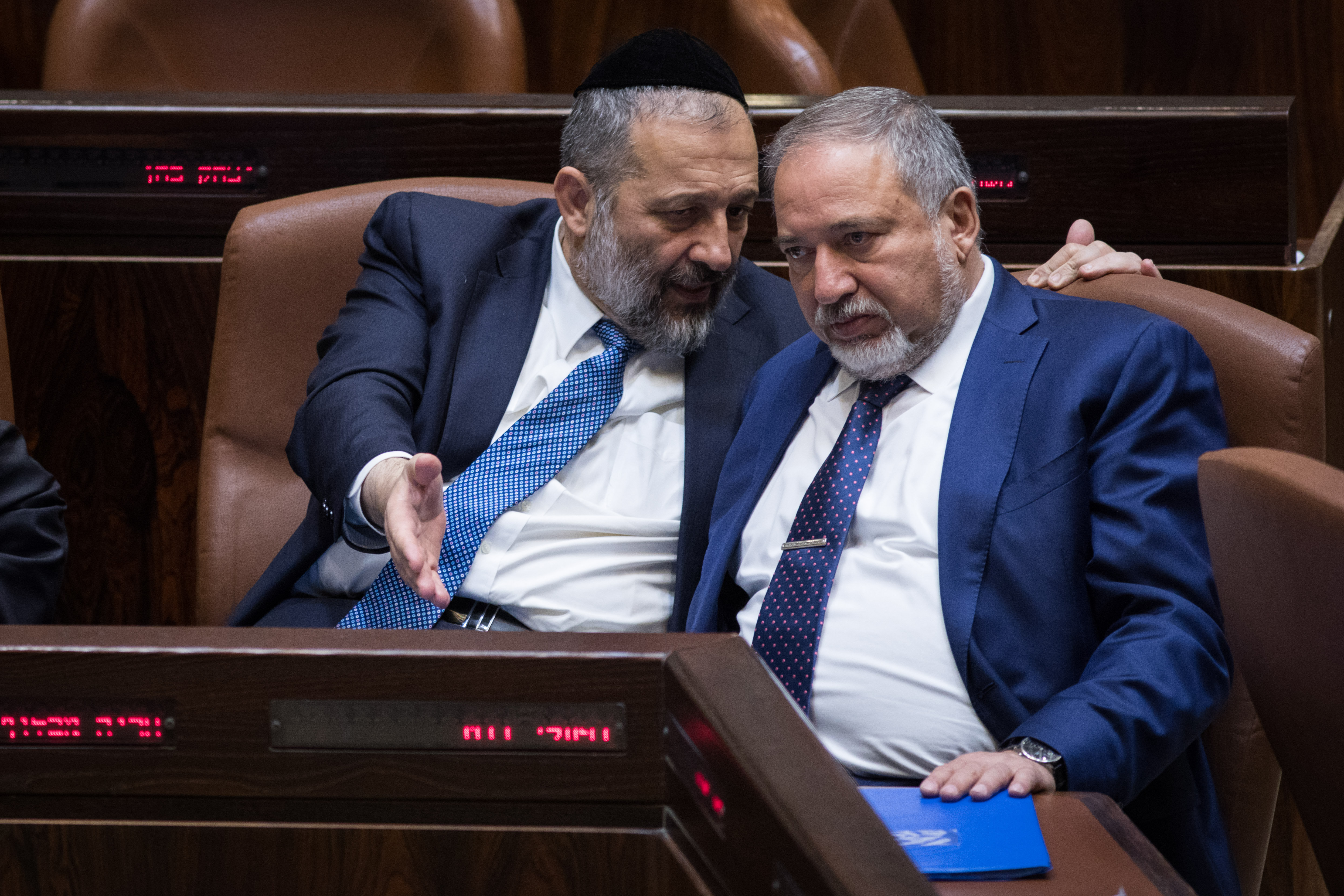 Defense Minister Avigdor Liberman and Interior Affairs Minister Aryeh Deri attend the special plenary session opening the winter session of the Knesset, on October 23, 2017. 
