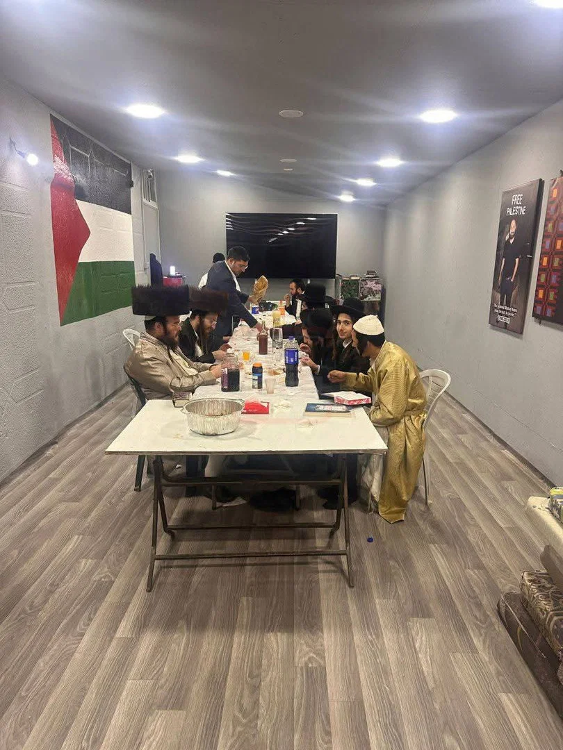 Neturei Karta Spending Shabbat with Palestinian Activist in Hebron