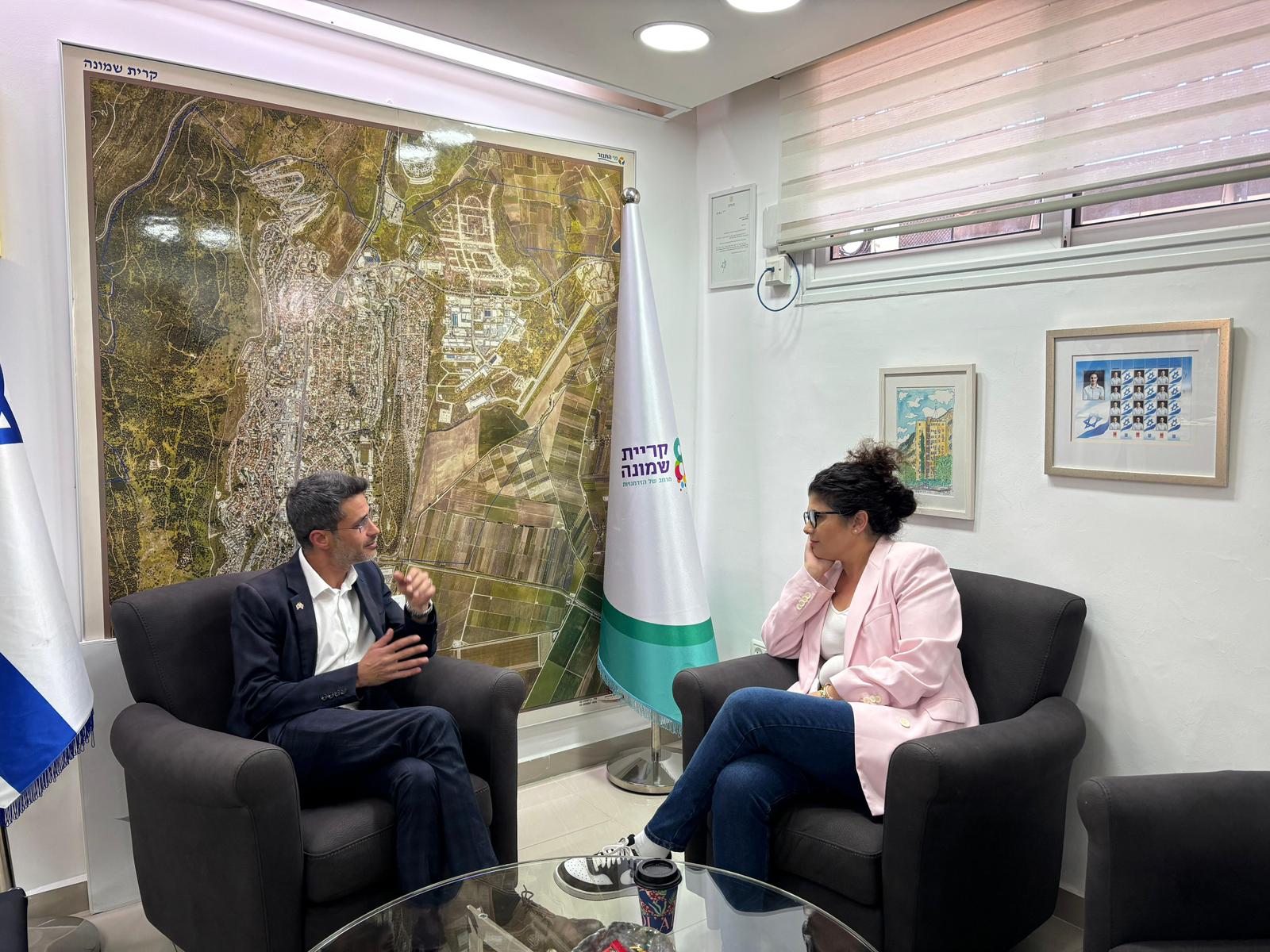 Deputy Foreign Minister Sharren Haskel meeting with Kiryat Shmona mayor Avichai Stern.