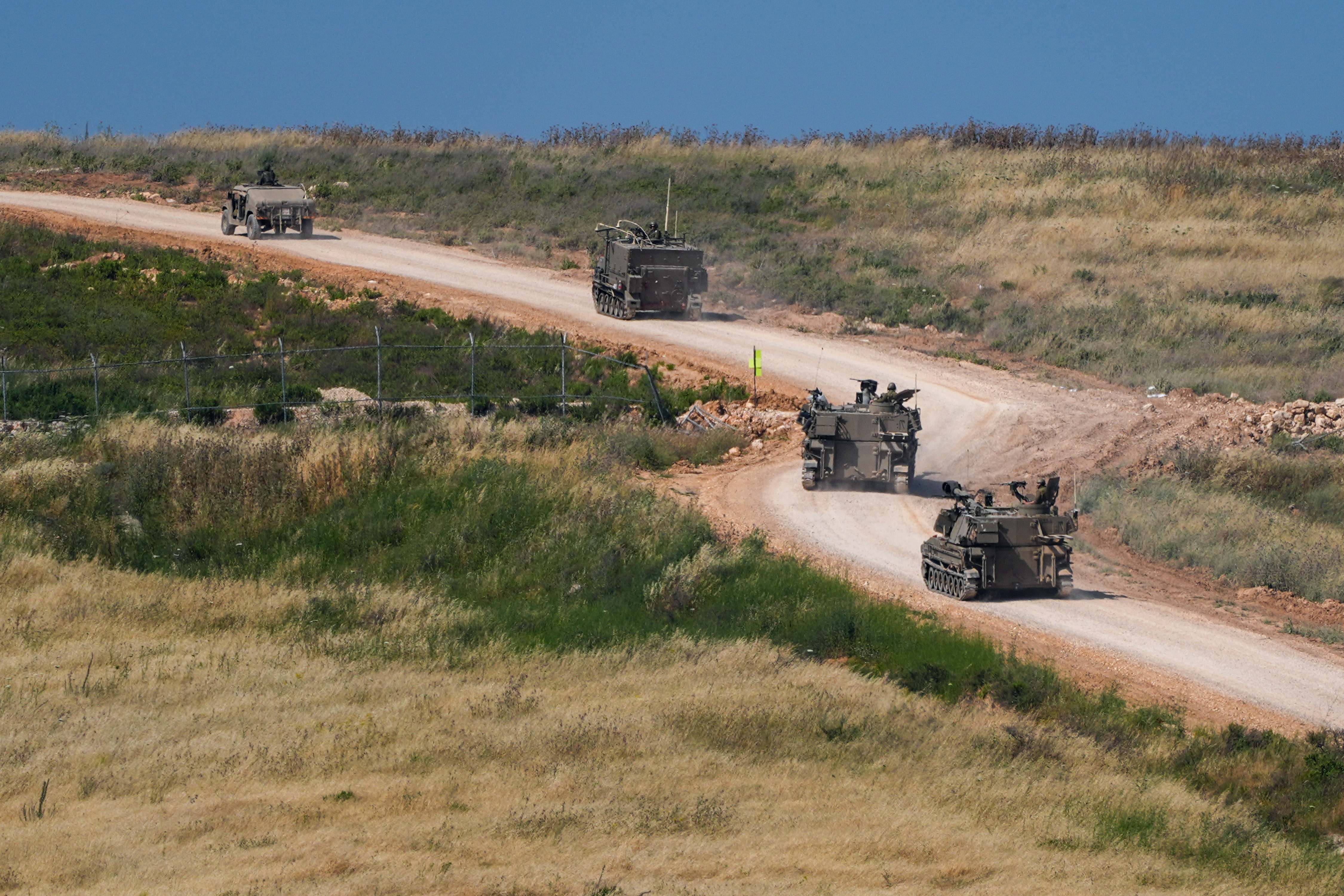 IDF self-propelled artillery vehicles near israel-Lebanon border