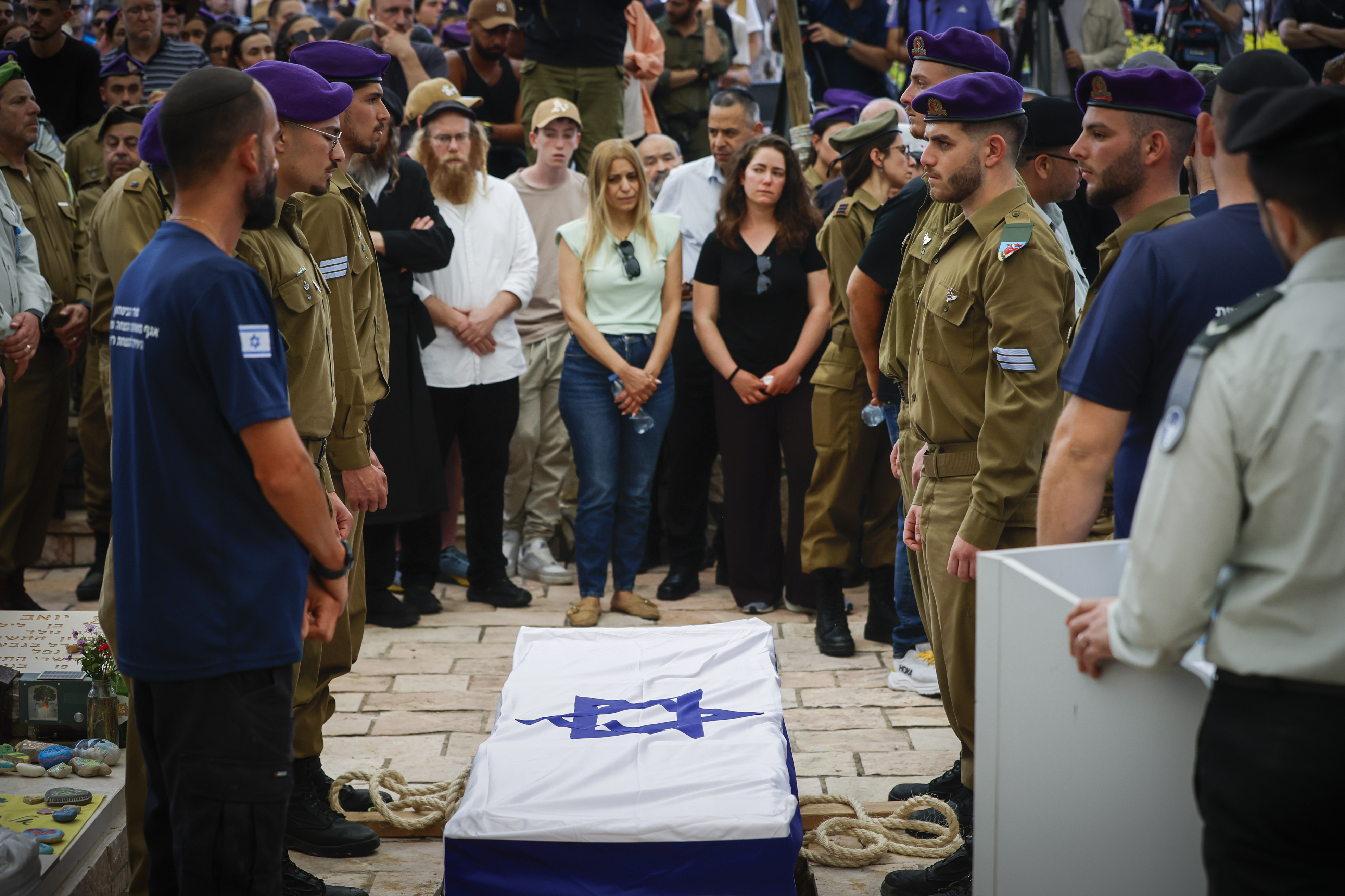 Mourners at the funeral of lsain soldier Rotem Yanai