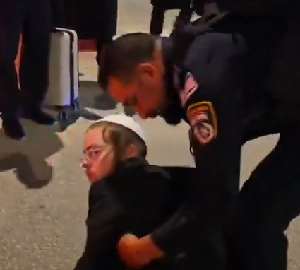 Hundreds Storm Beit Shemesh Police Station After Yeshiva Student Arrest