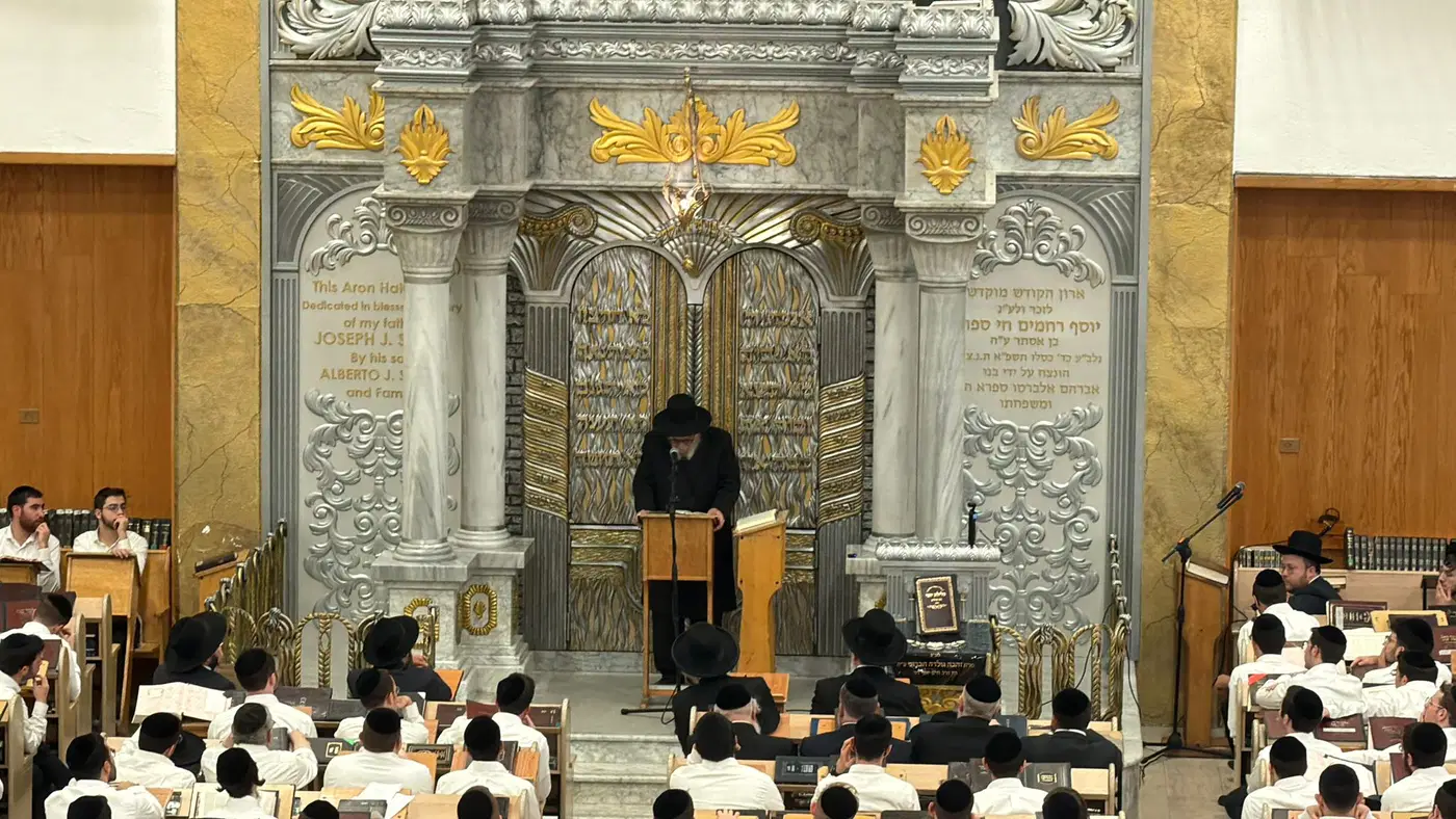 Rav Moshe Hillel Hirsch at Hevron yeshiva