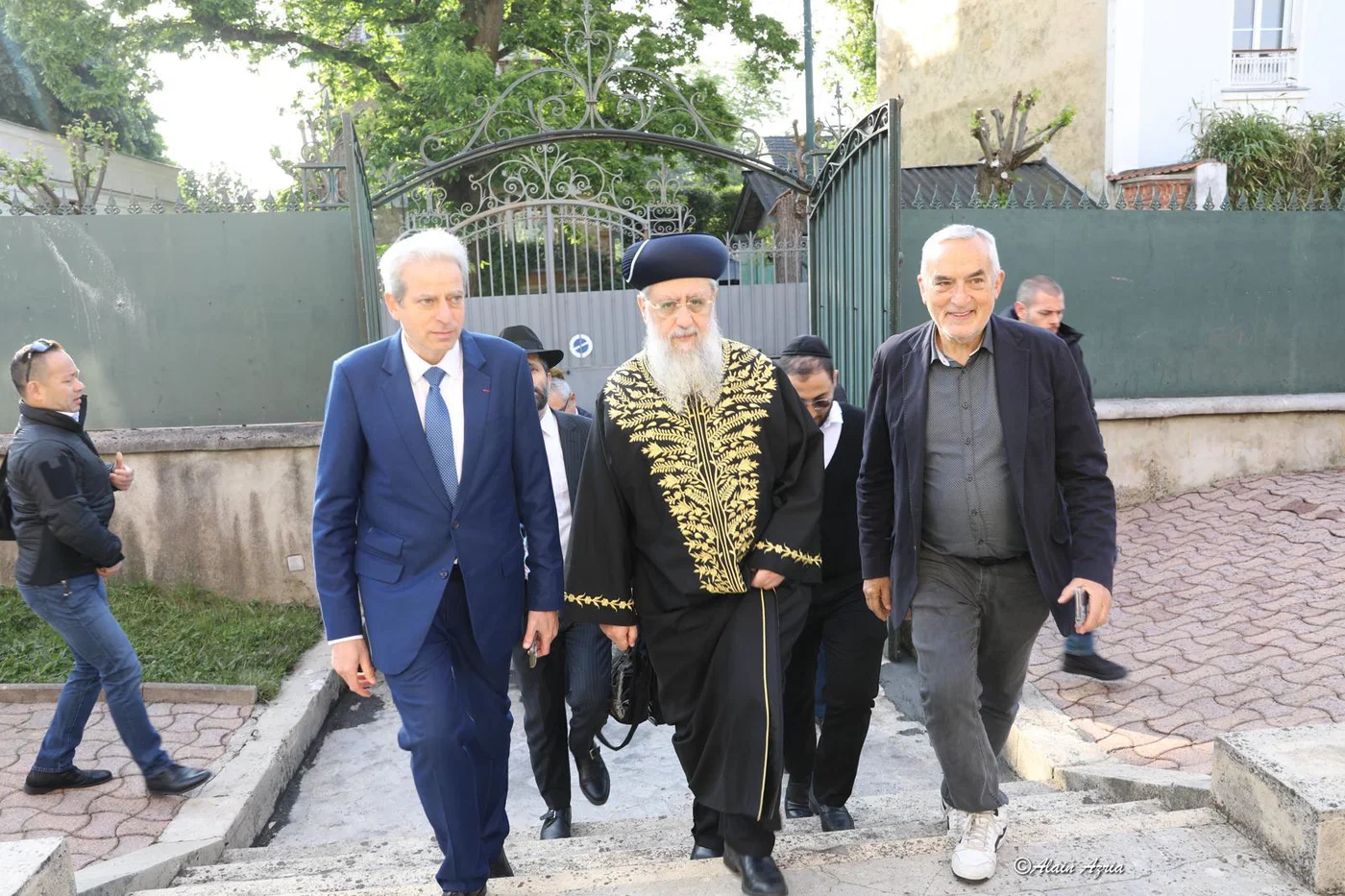 Chief Rabbi Yosef visitng La Rency