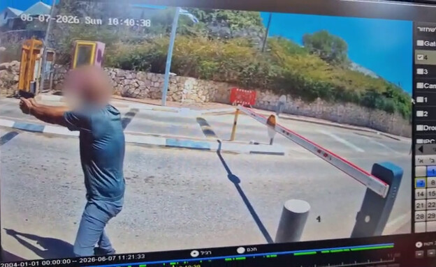 Armed civilian returns fire at terrorists during attack