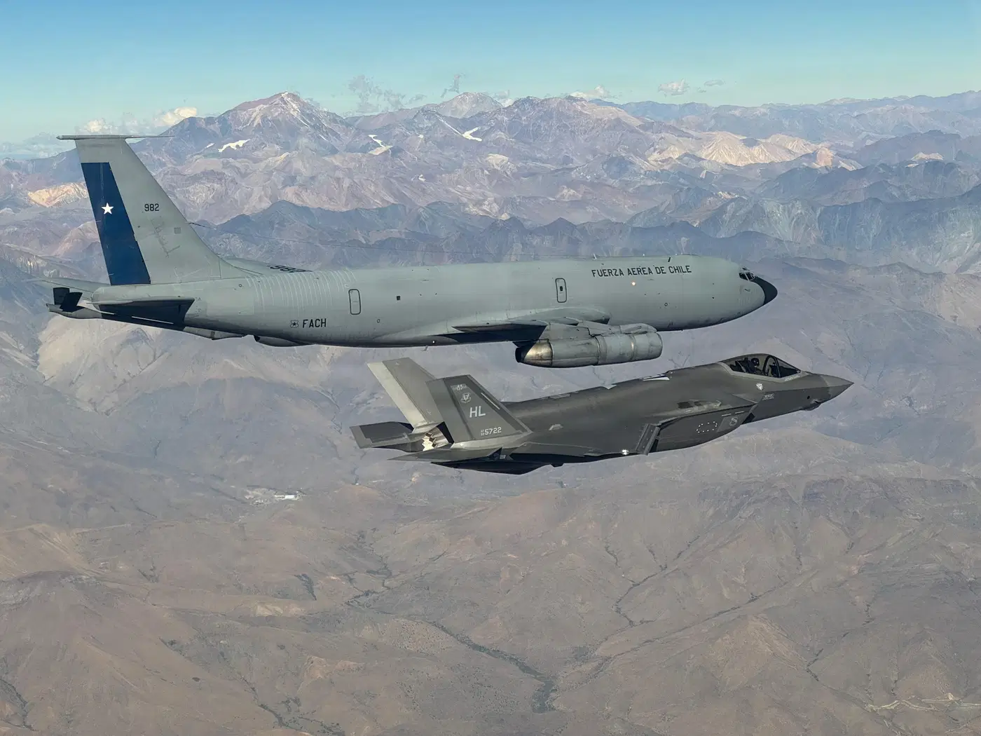 Refueling mid-air