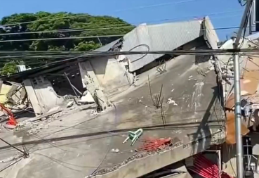 7.8-Magnitude Earthquake Strikes Southern Philippines