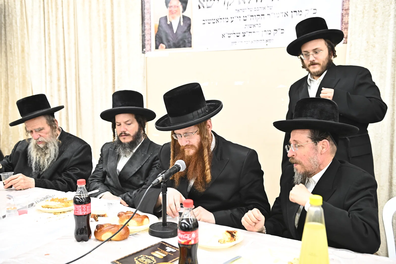 The admor of Khalev speaking at the hilula.