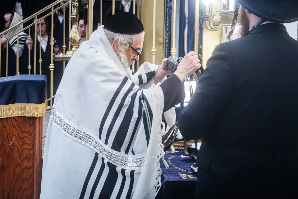 Satmar Rebbe Dons Historic $500,000 Tefillin