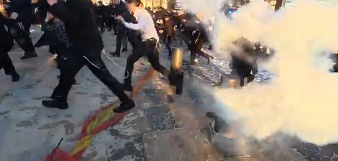 Police detonate stun grenades at anti-draft protest