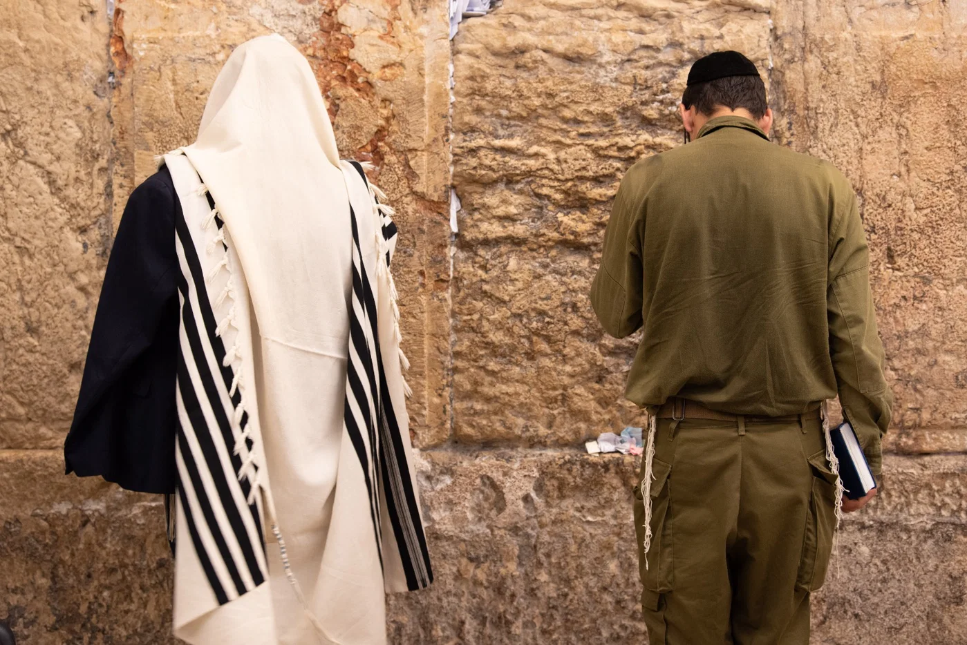 Haredi man, Haredi soldier praying at the Kotel