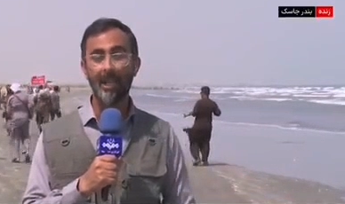 Iran Shows Militia "Waiting for American Forces" at Strategic Strait of Hormuz