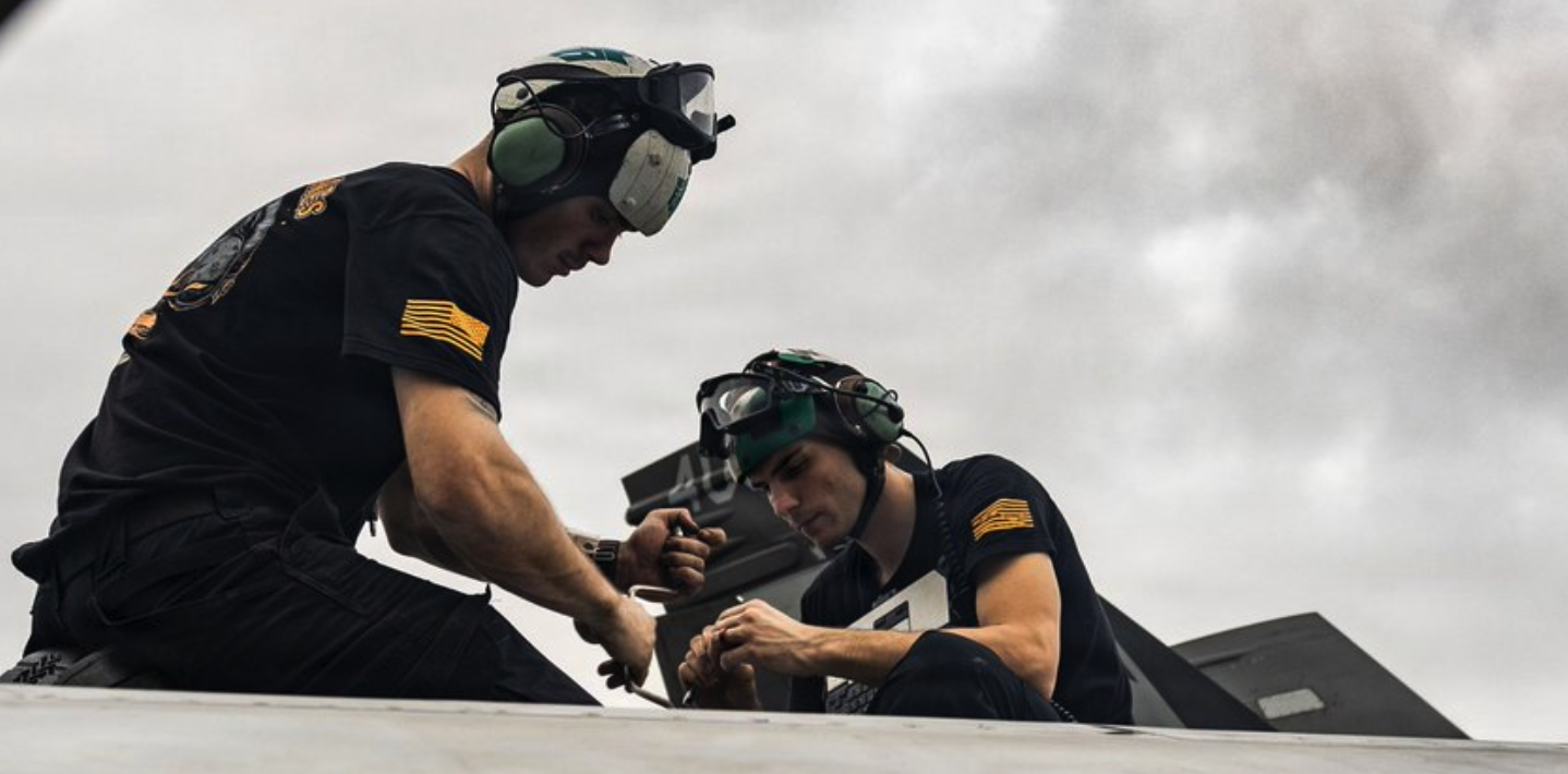 maintenance on F/A-18E Super Hornets on the flight deck of aircraft carrier USS Abraham Lincoln (CVN 72)