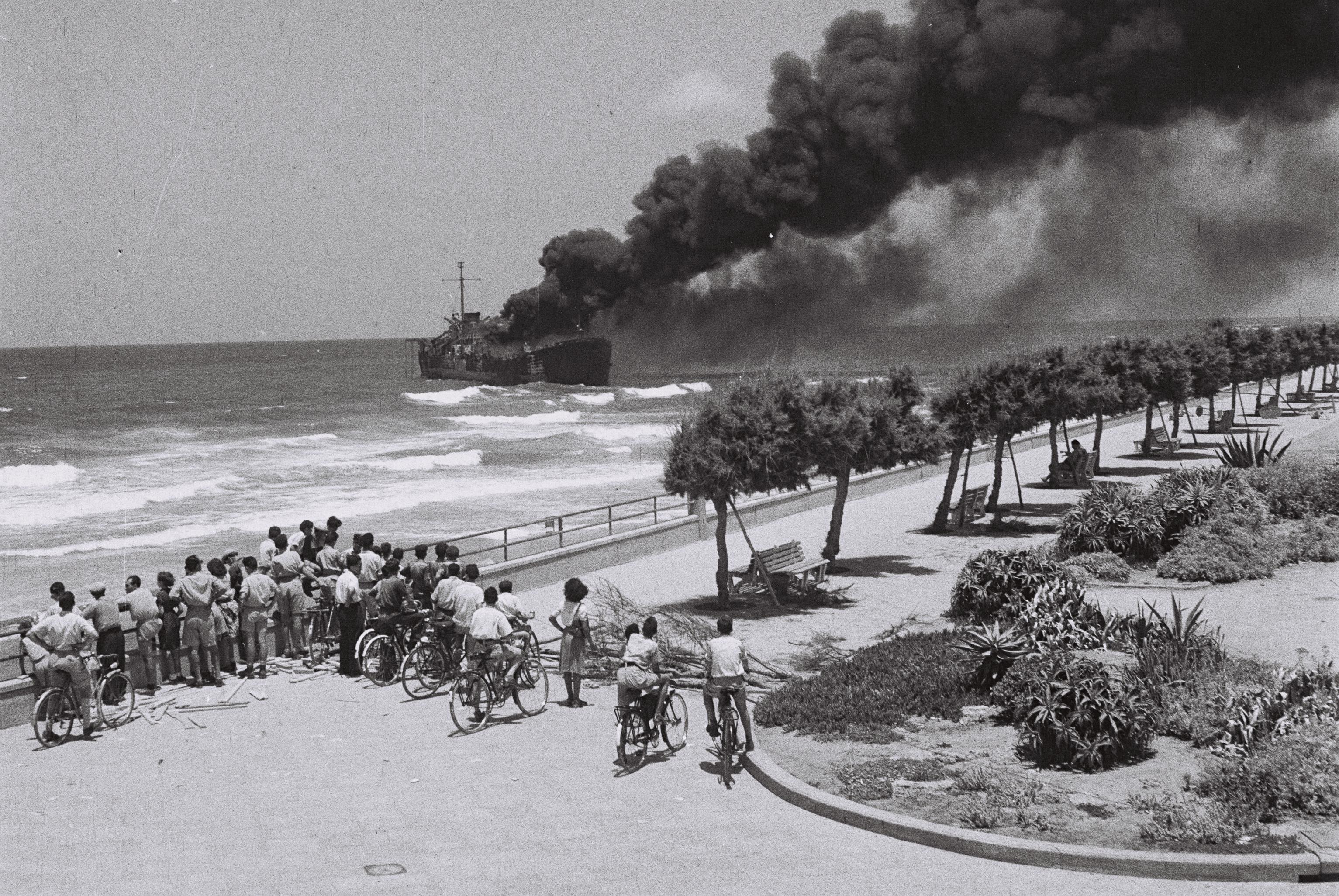 Altelena goes up in flames, June 1948