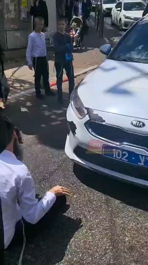 Bnei Brak Military Police Protest: Vehicle Surrounded