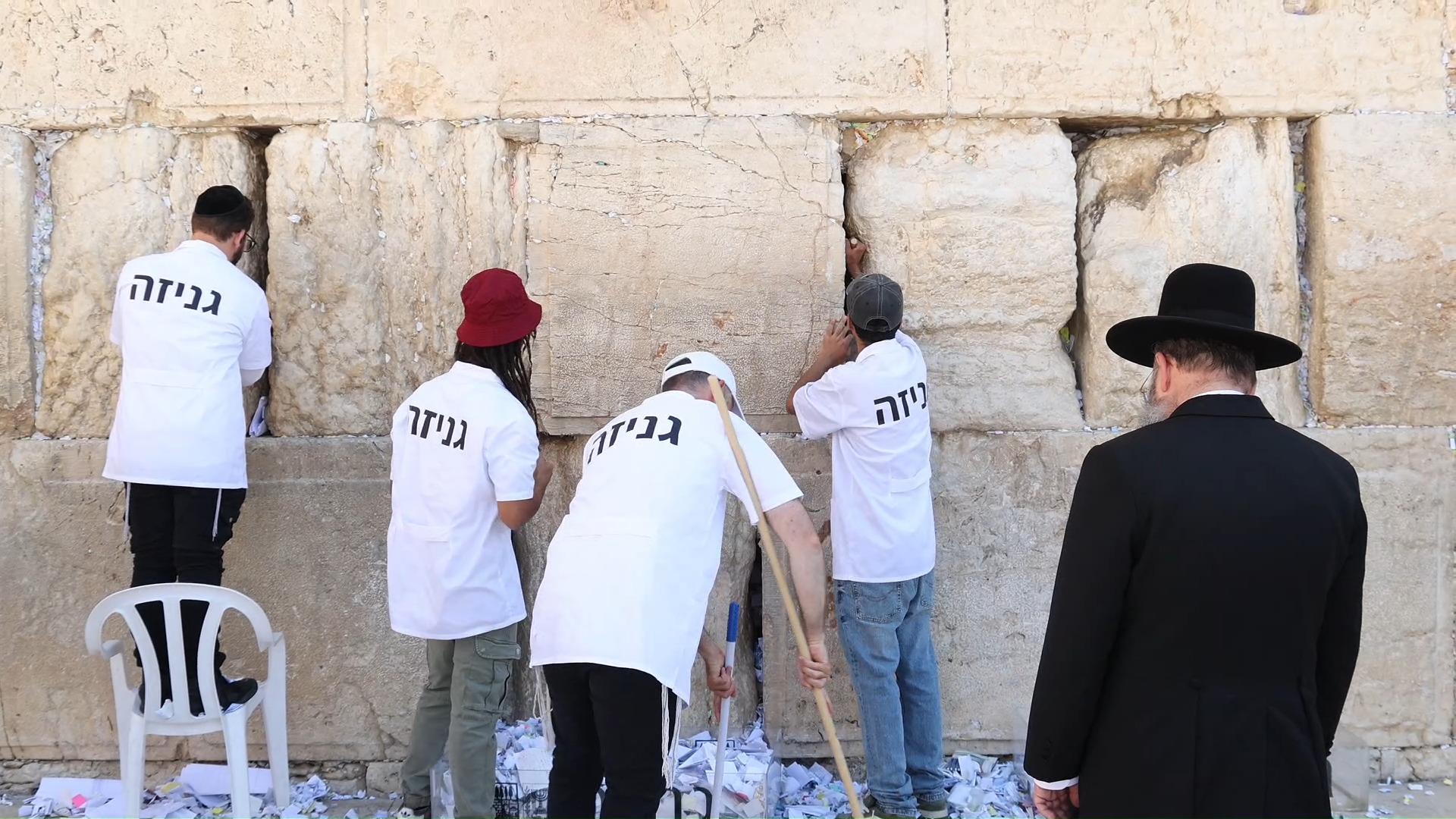 Western Wall Prayer Notes: Thousands Cleared Before Holidays