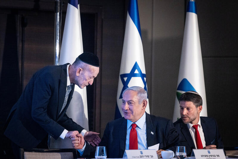 Uri Maklev with Prime Minister Netanyahu