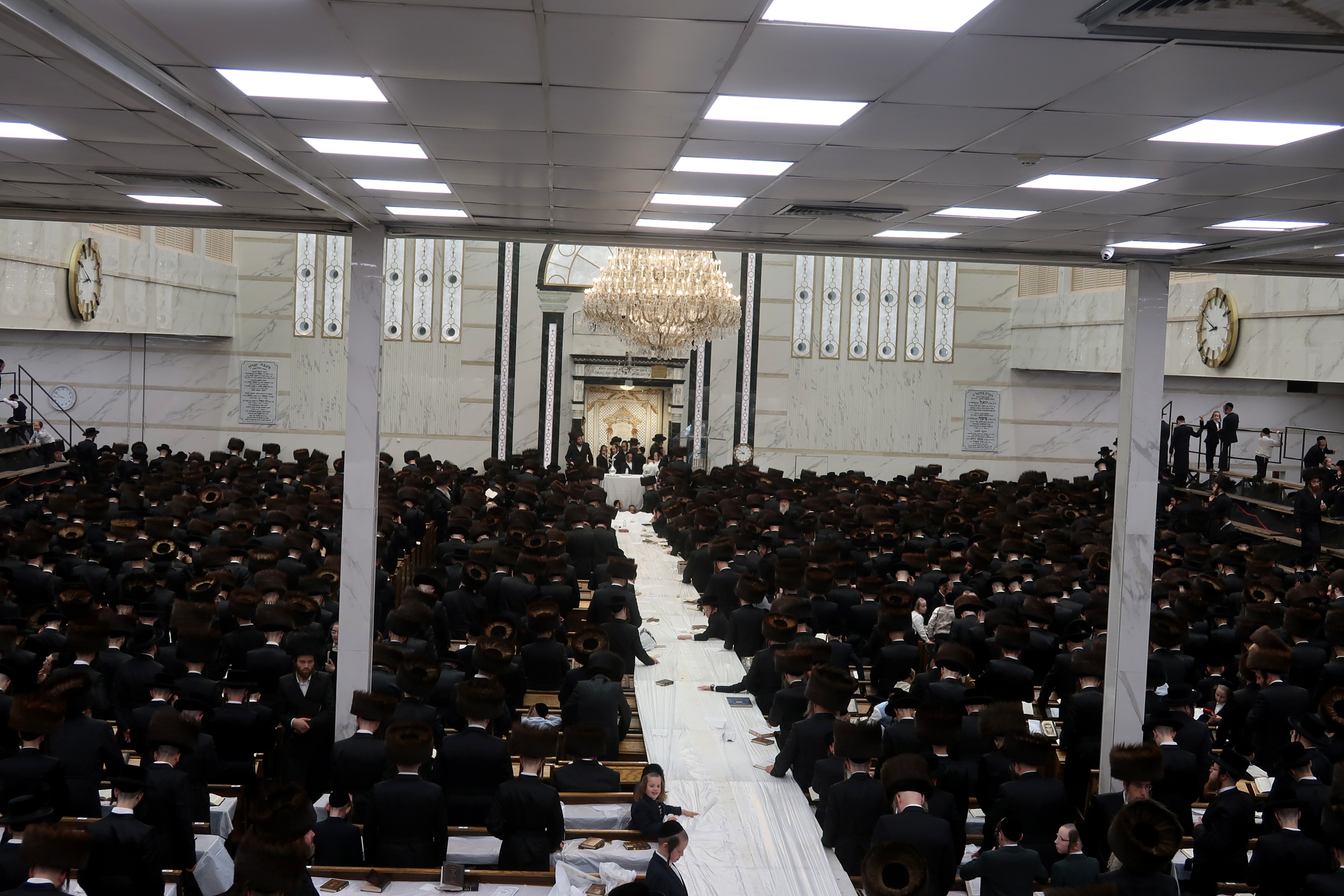 Motzaei Rosh Hashanah at the Satmar court