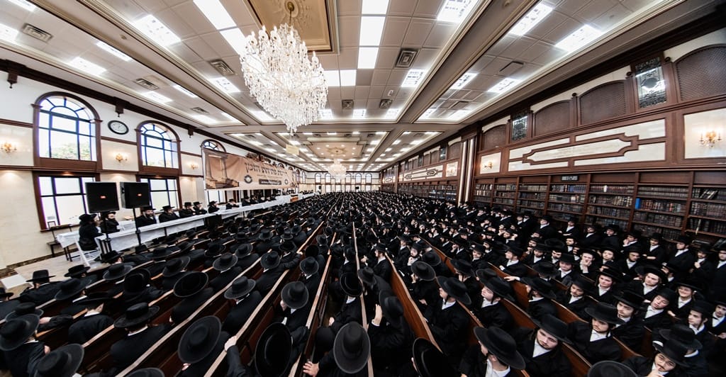 The Satmar Rebbe shlita at the opening of the zman
