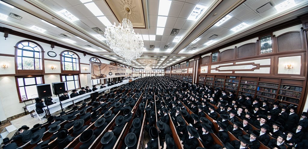 The Satmar Rebbe shlita at the opening of the zman