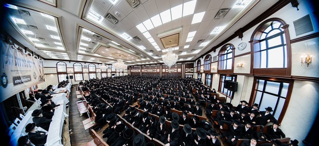 The Satmar Rebbe shlita at the opening of the zman