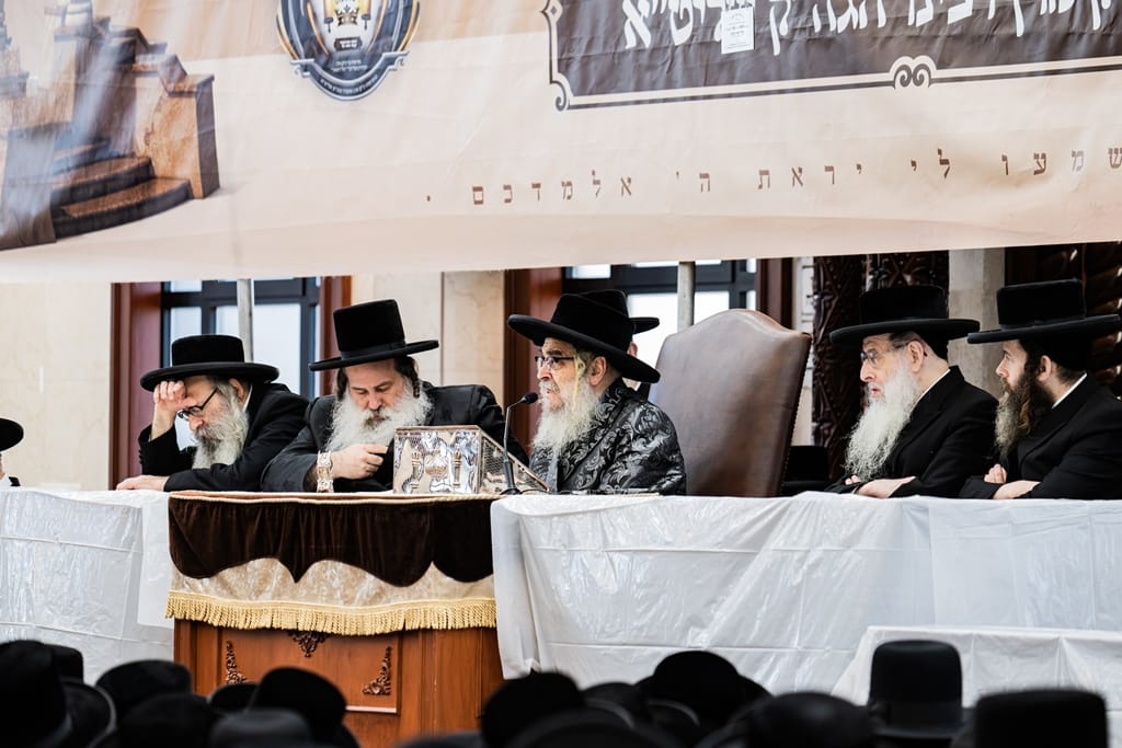 The Satmar Rebbe shlita at the opening of the zman
