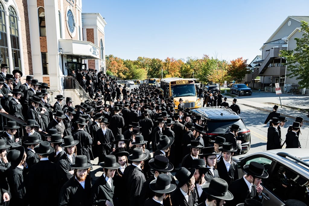 The Satmar Rebbe shlita at the opening of the zman