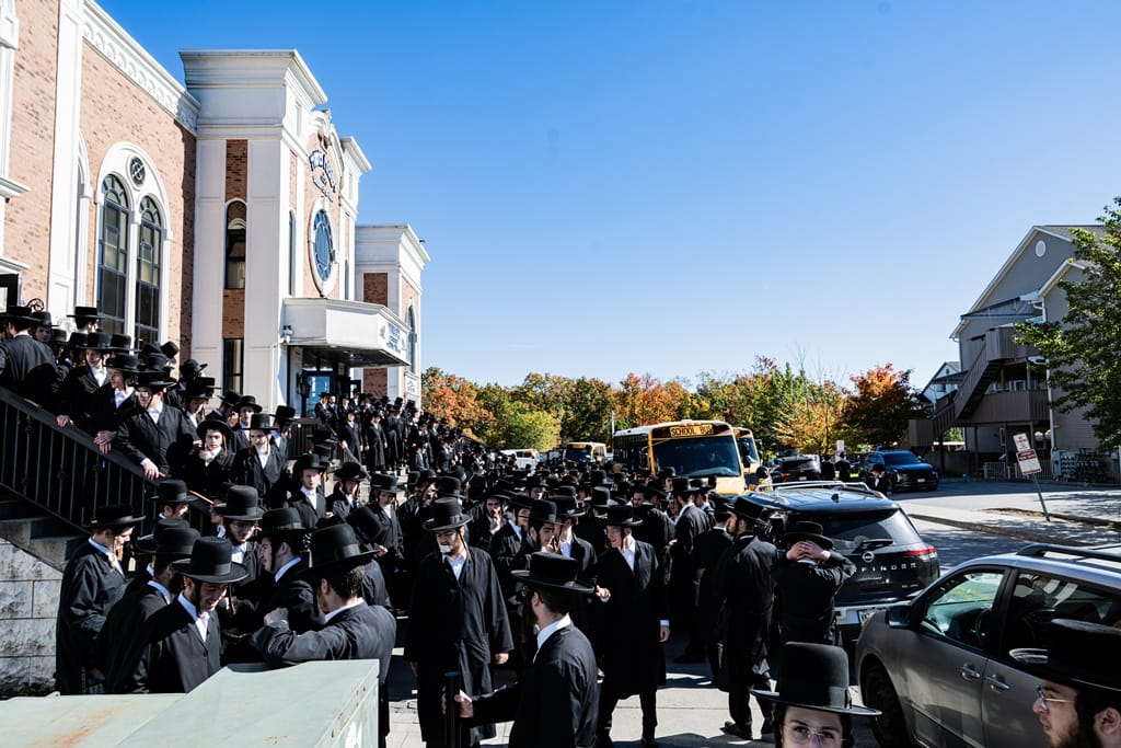The Satmar Rebbe shlita at the opening of the zman