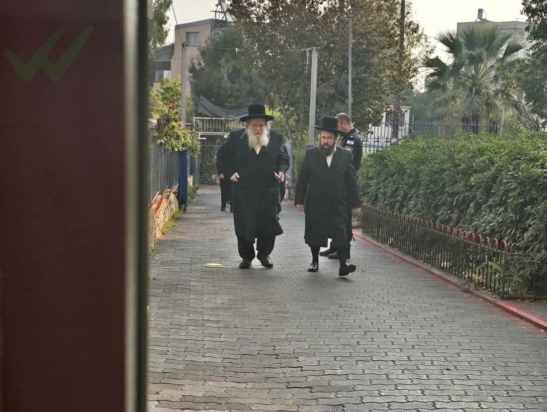 HaRav Shaul Alter shlita on his way to vote