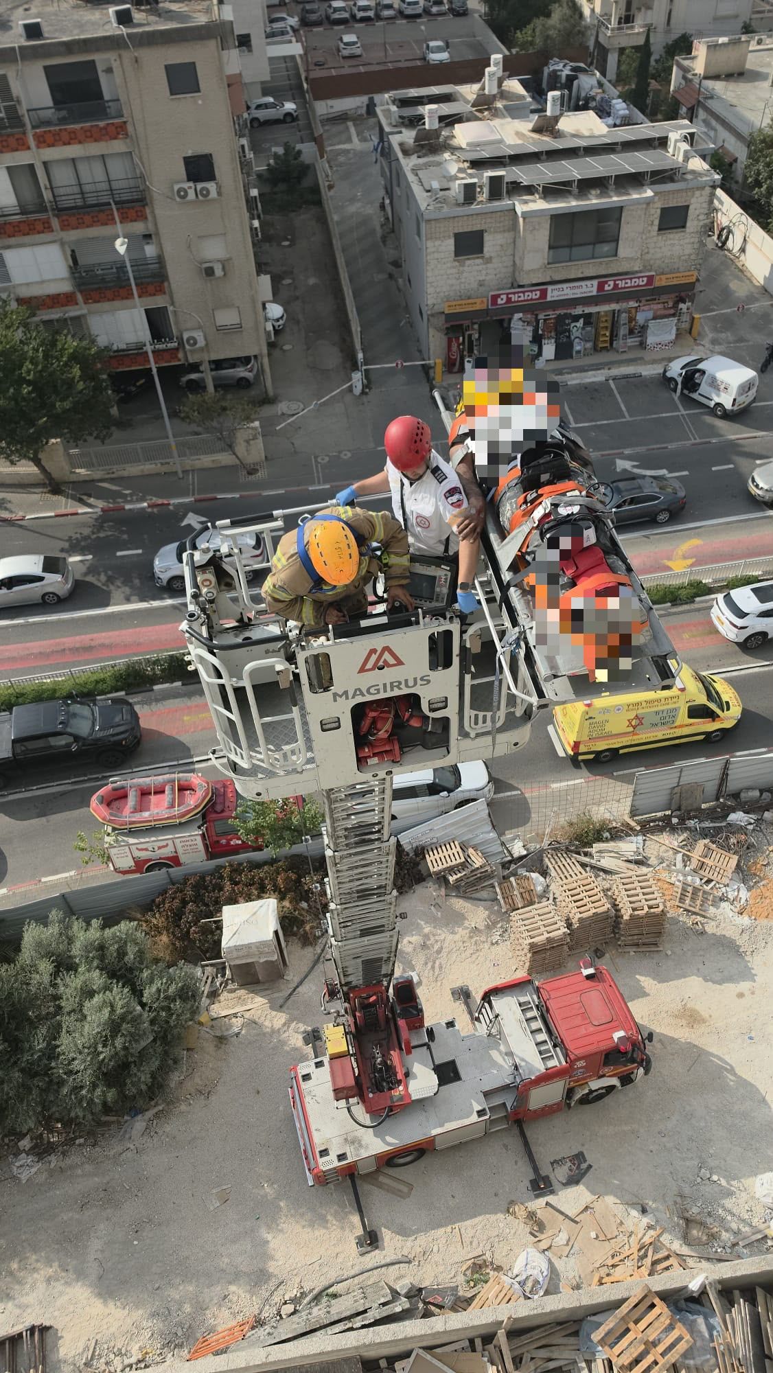 Rescue of the worker from the seventh floor