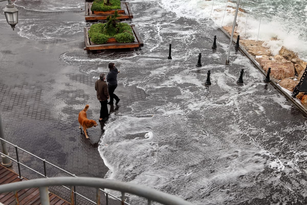 Tel Aviv- Winter storm hits the Mediterranean