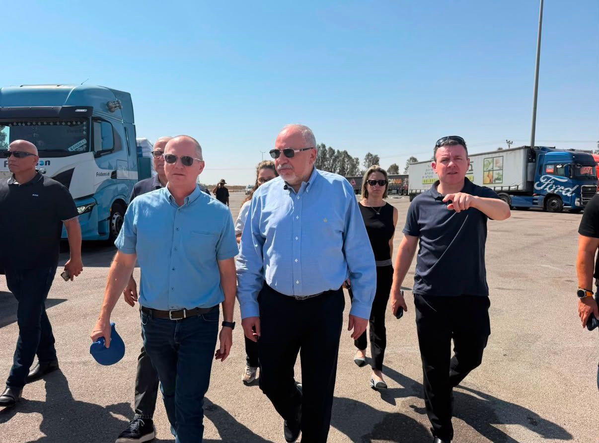 Liberman at Kerem Shalom crossing