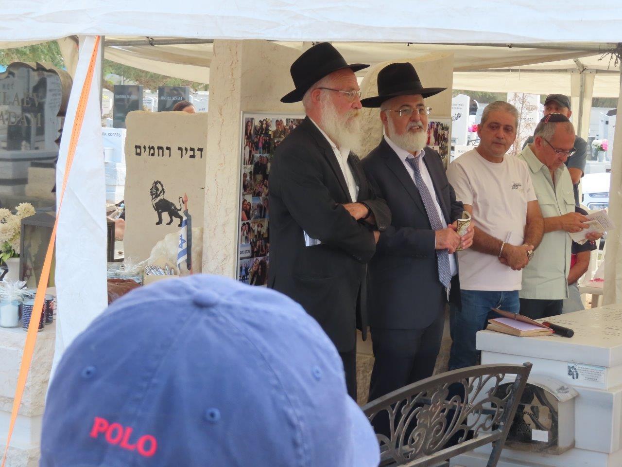 Bereaved families at the Ashdod cemetery