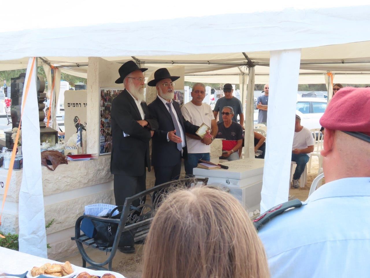 Bereaved families at the Ashdod cemetery