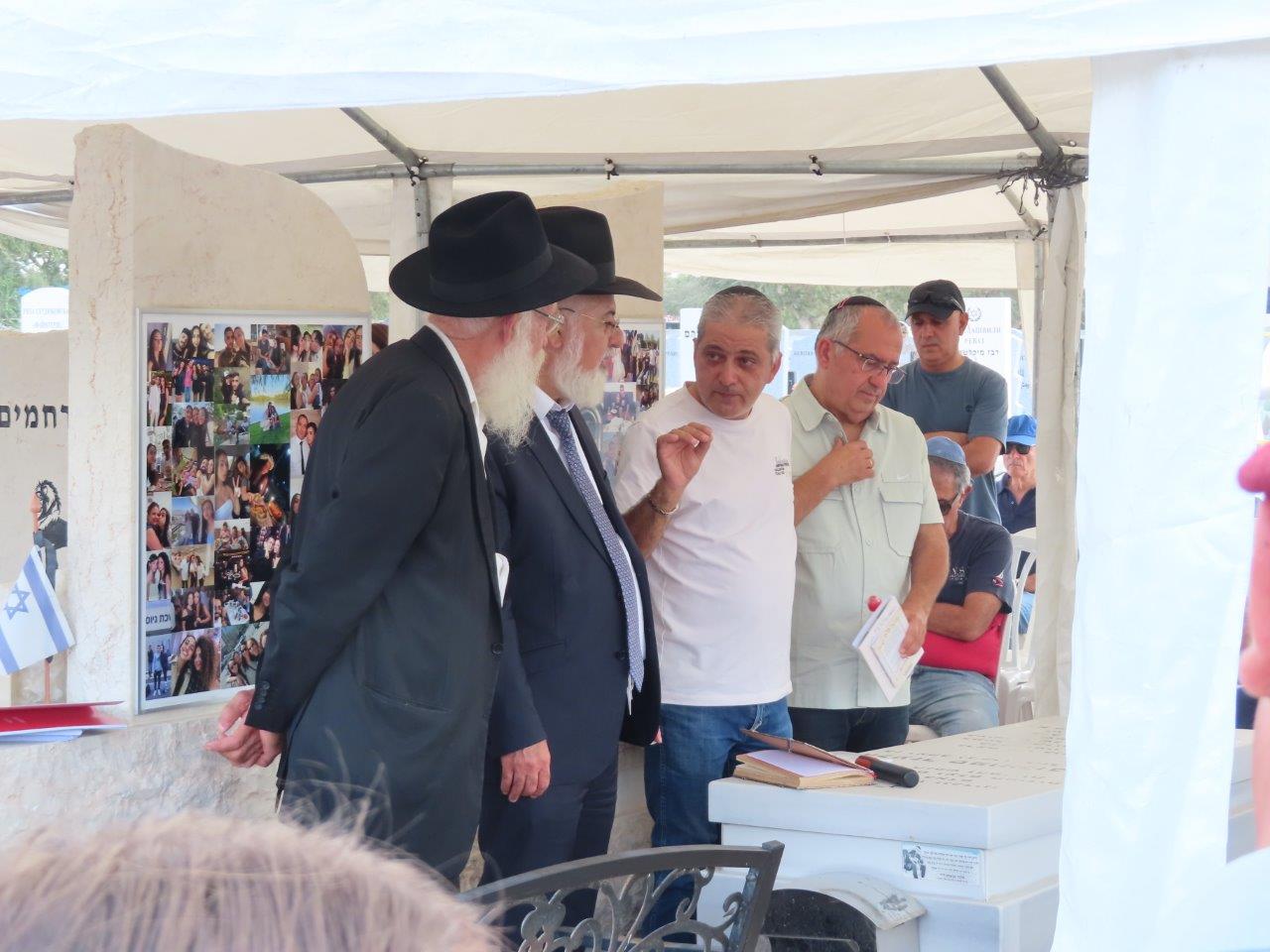 Bereaved families at the Ashdod cemetery