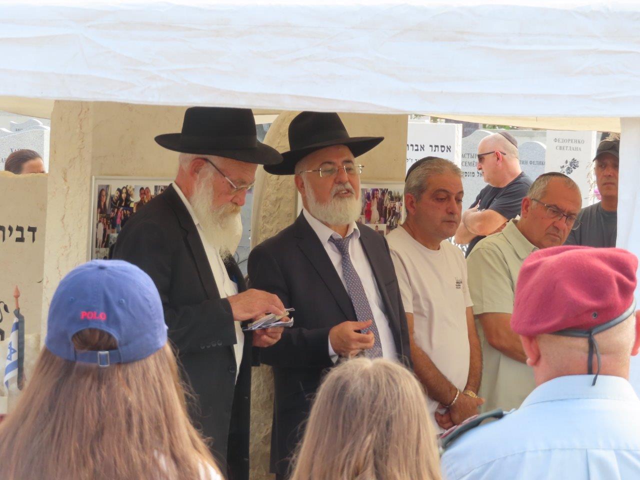 Bereaved families at the Ashdod cemetery