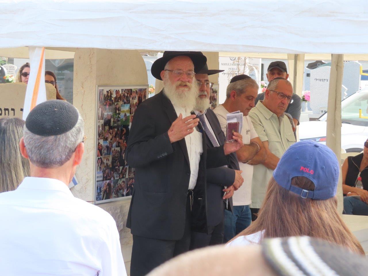 Bereaved families at the Ashdod cemetery