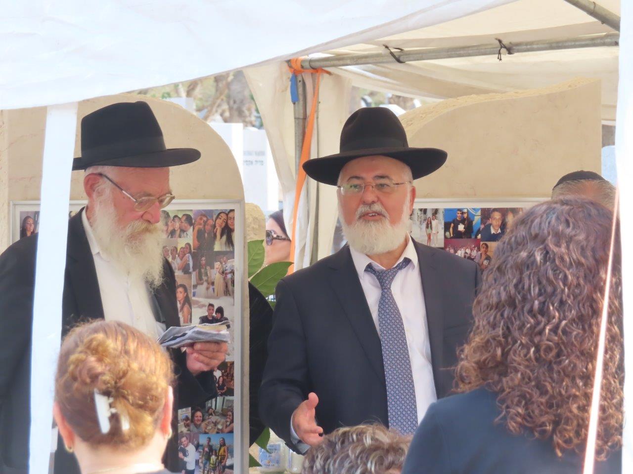 Bereaved families at the Ashdod cemetery