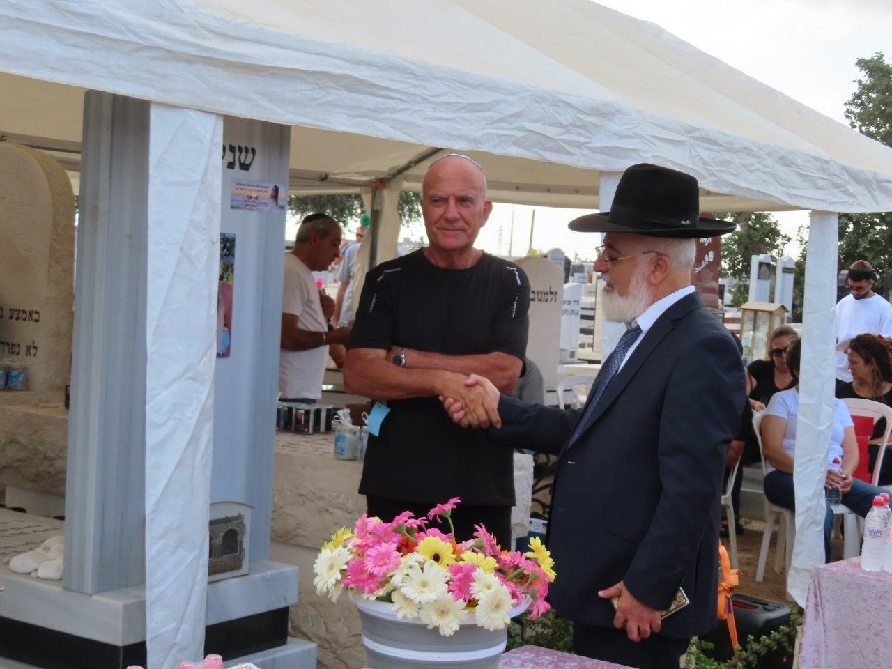 Bereaved families at the Ashdod cemetery