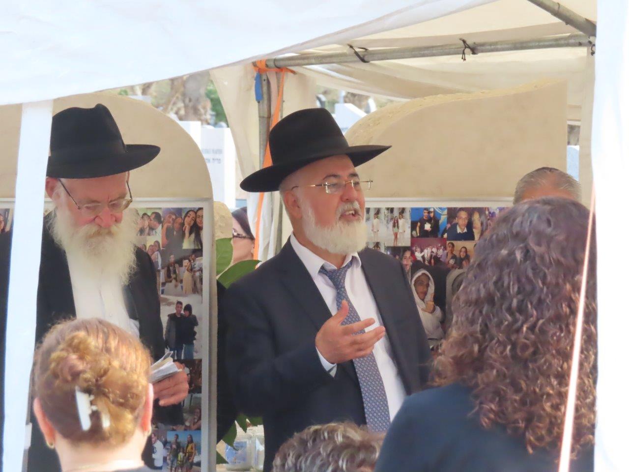 Bereaved families at the Ashdod cemetery