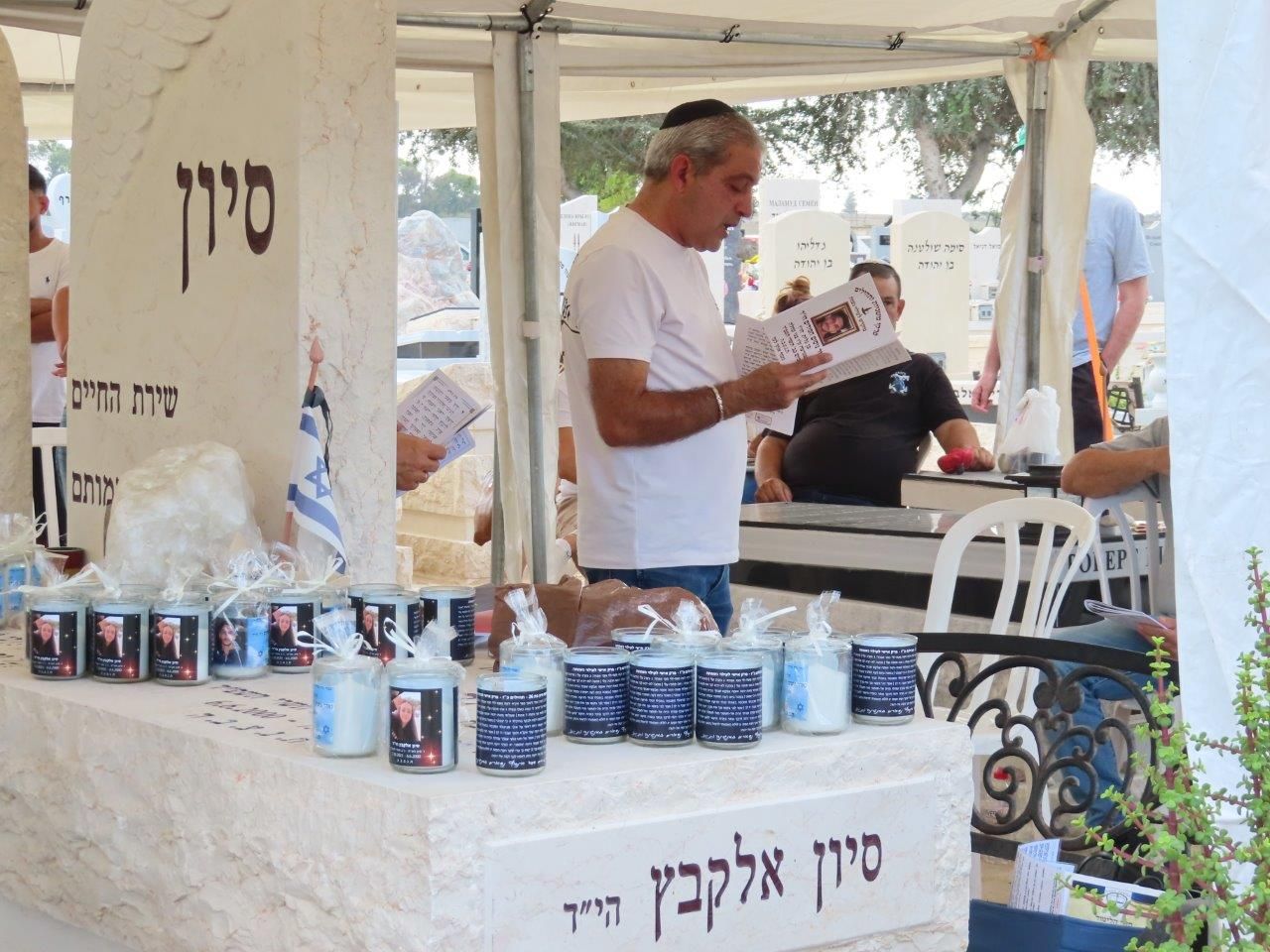 Bereaved families at the Ashdod cemetery