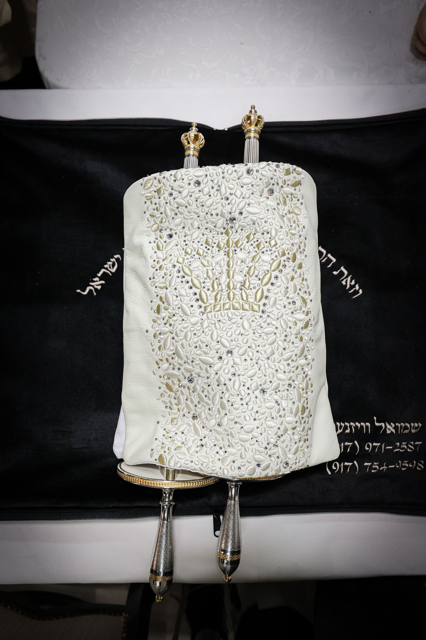 Hachnasas sefer Torah at the beis medrash of HaGaon HaTzaddik Rav Nachman Biderman