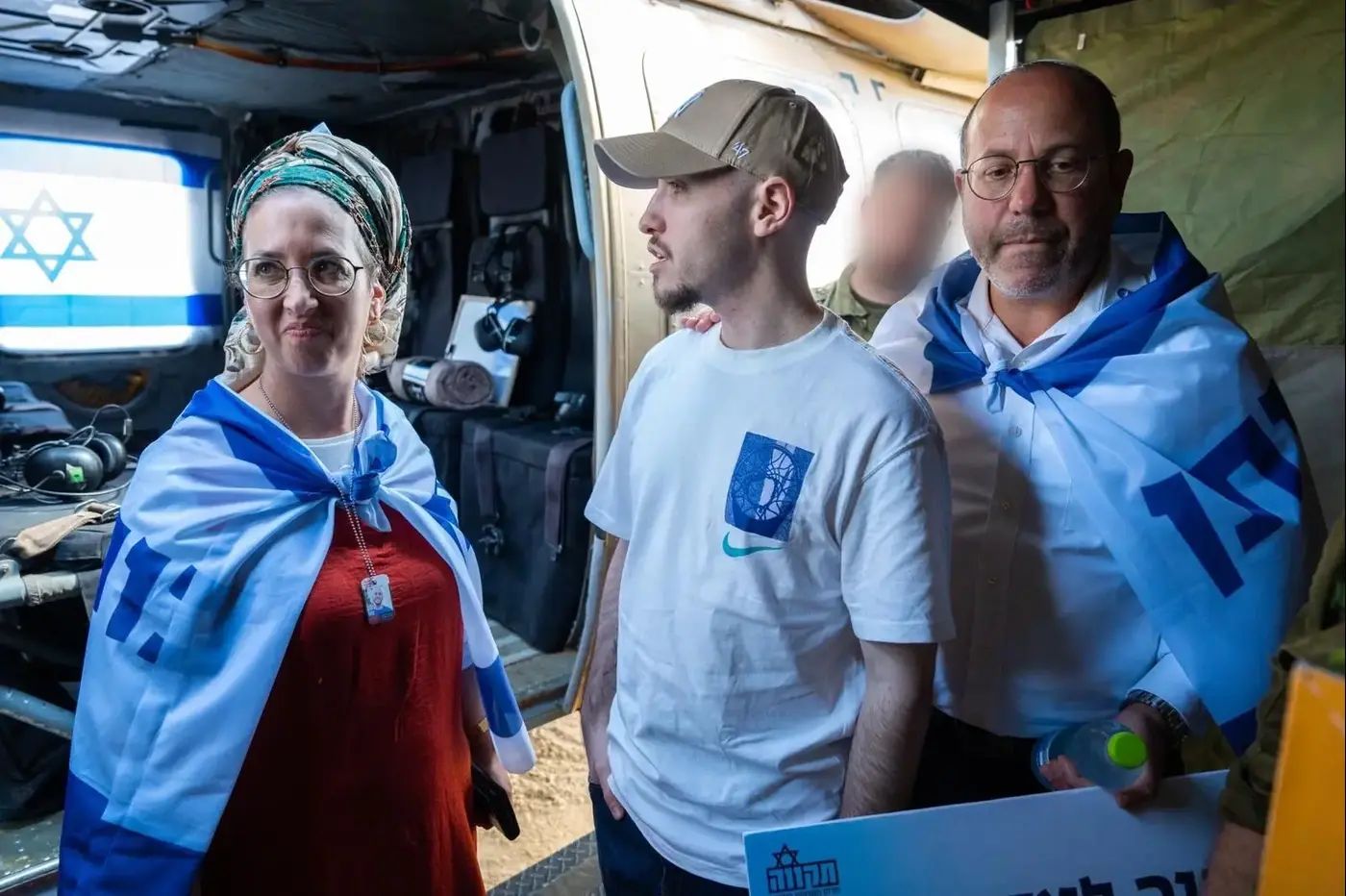 Former hostage Eitan Mor reunited with his parents