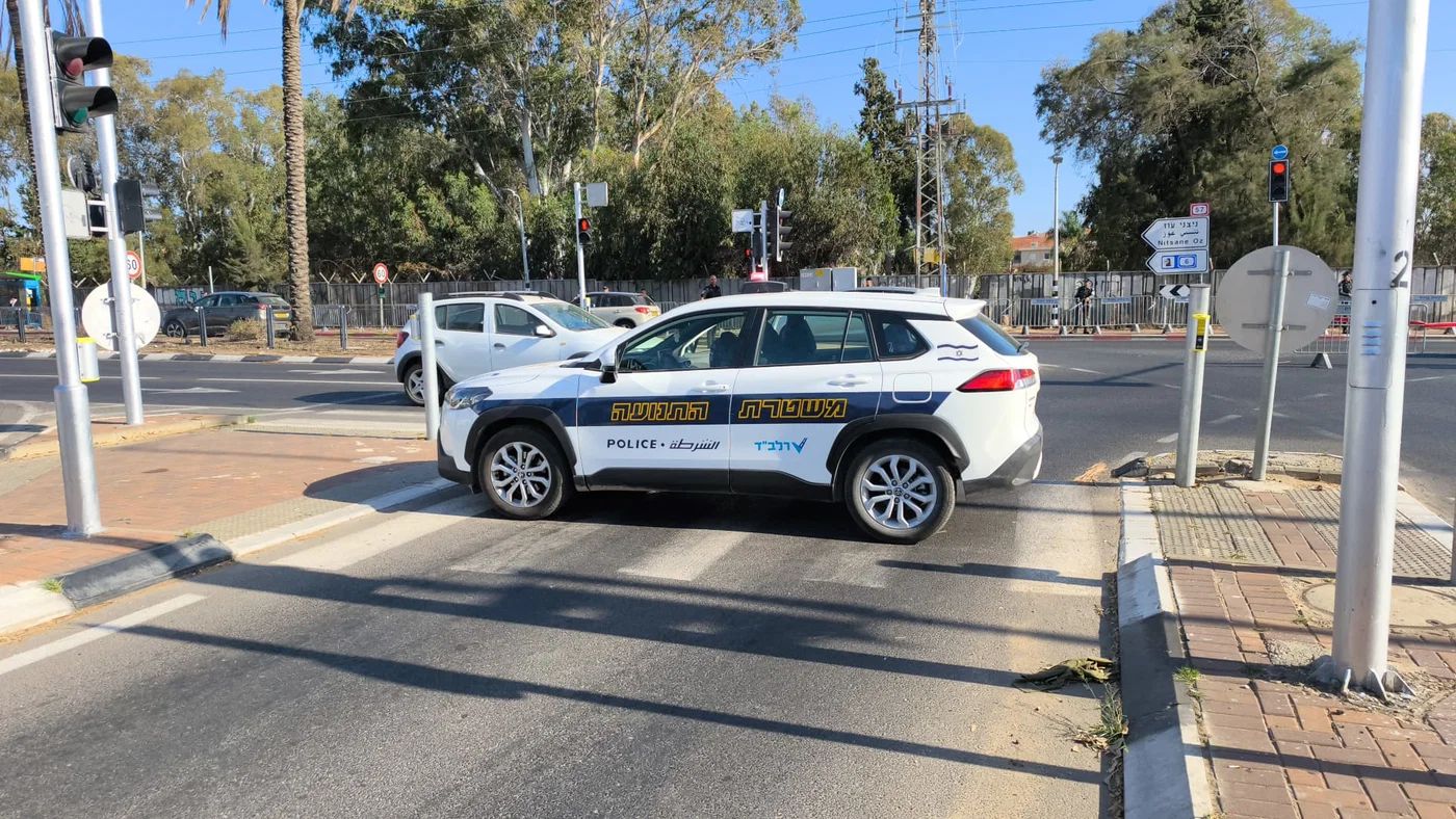 Kfar Yona entrance blocked
