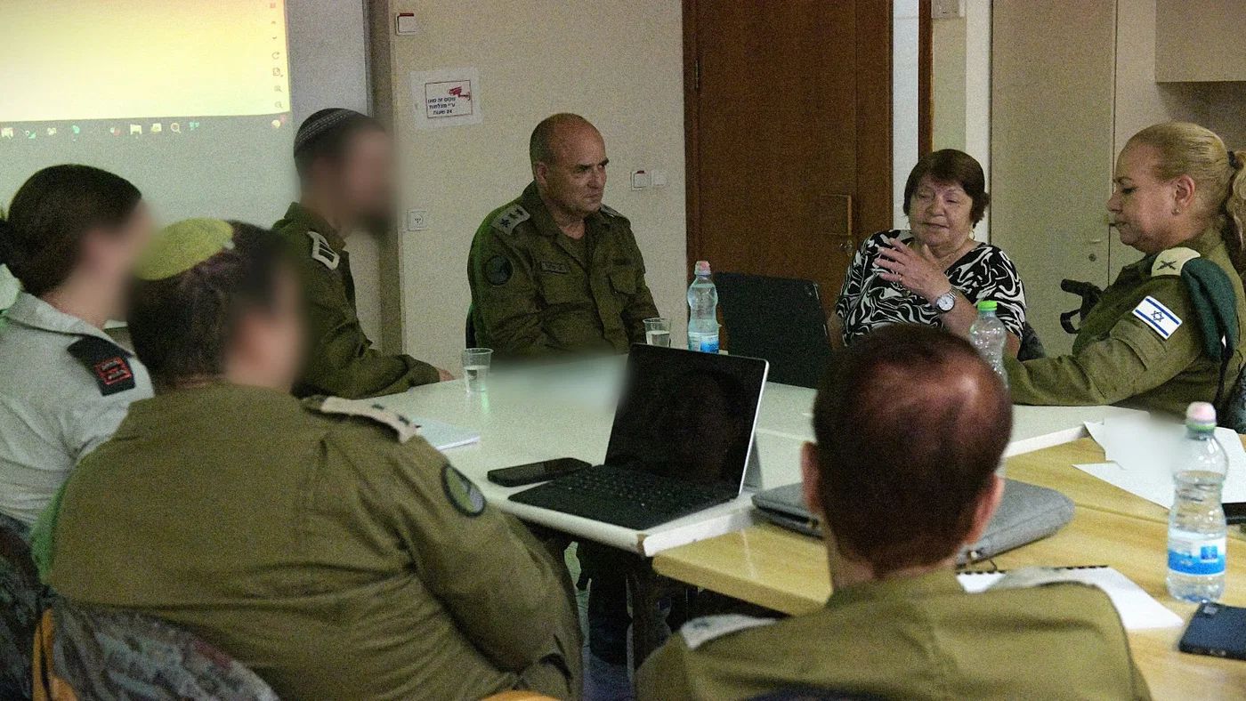 IDF soldiers updating the fallen soldiers sister