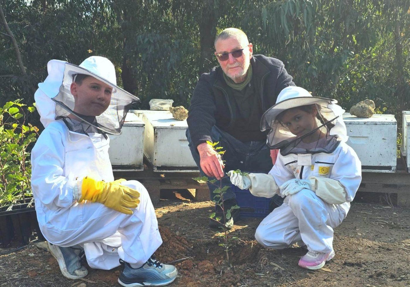 Inbal Lesimon, beekeeper grandfather Shabtai Simon, and Ron Simon—members of a beekeeping family in Kfar Sirkin.