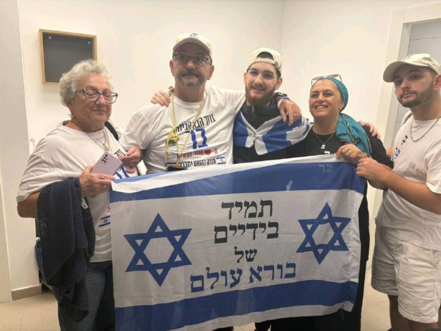 Bar Kupershtein meets his family